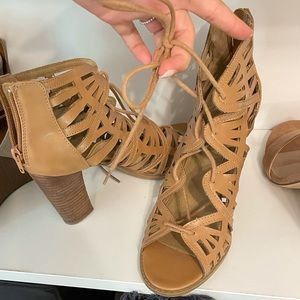 Beautiful tan wedges.